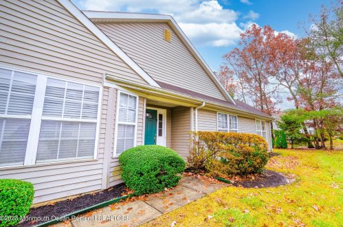 21 Pine Hollow Ln, Lakewood NJ  08701-5714 exterior