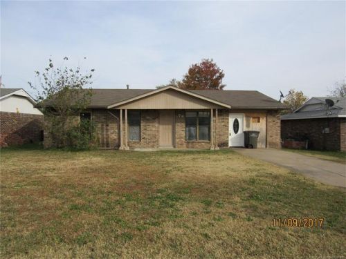 520 Highland Dr, Bartlesville, OK 74003-1433