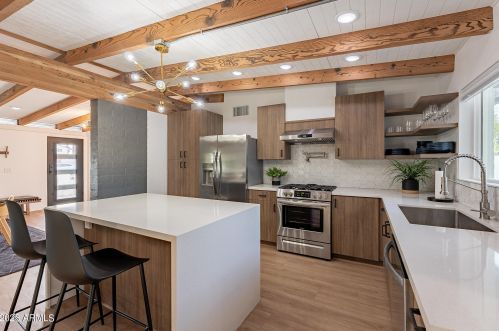 5821 10 St, Phoenix AZ 85087-7350 exterior