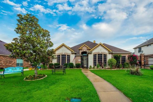 1011 Manchester Dr, Midlothian, TX 76063-8403