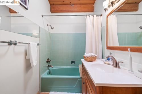 8 Rae Dr, Orinda CA  94563-4360 exterior