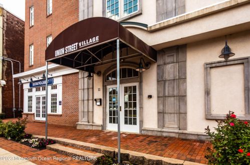 11 Wharf Ave, Tinton Falls, NJ 07701-6613