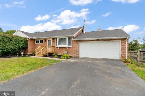 104 Spruce Ln, Paoli, PA 19301-1840