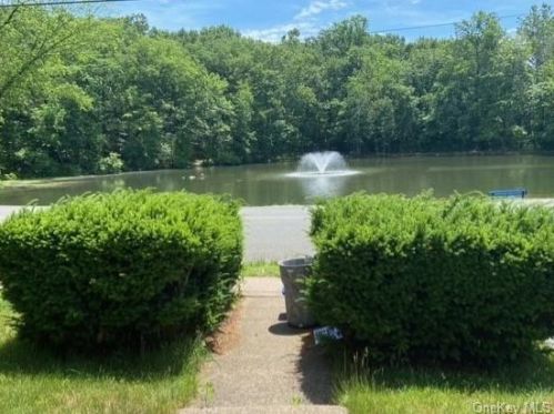 10 Parkside Dr, Airmont, NY 10901-7602
