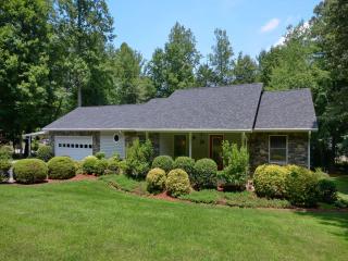 41 Sevier Dr, Hendersonville, NC 28791-1362
