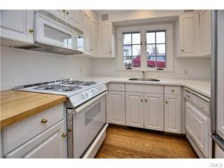 656 Harbor Rd, Southport CT  06890-1321 exterior