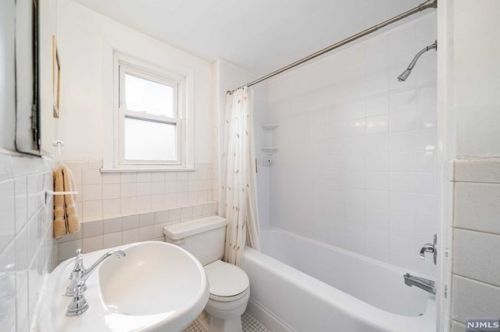 181 Overpeck Ave, Ridgefield Park NJ  07660-1218 exterior