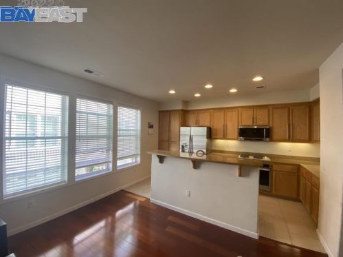 3725 Whitworth Dr, Pleasanton CA  94568-1377 exterior