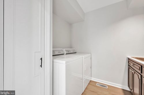 19 Edgehill Rd, Swatara PA  17033-2506 exterior