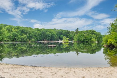 13 Harbor View Dr, Andover NJ  07821-4022 exterior