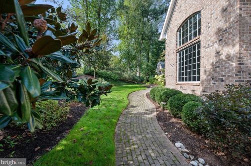 100 Deer Vly Ln, Wilmington DE  19807-1912 exterior