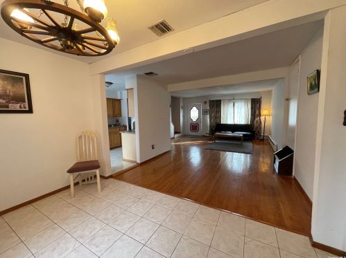 18 Bruce Ln, San Remo NY  11754-4502 exterior