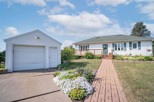 2622 Hutchinson Rd, Duluth, MN 55811-2812