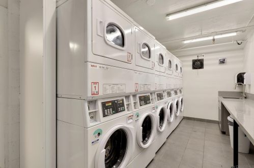 727 Sapphire St, San Diego CA 92109-1021 exterior