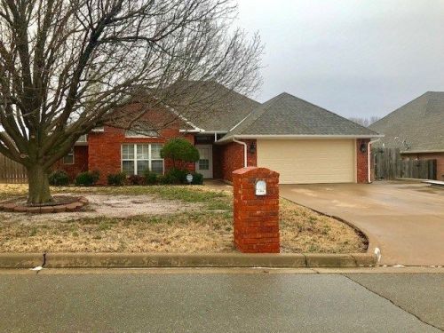 2304 73rd St, Lawton, OK 73505-1005