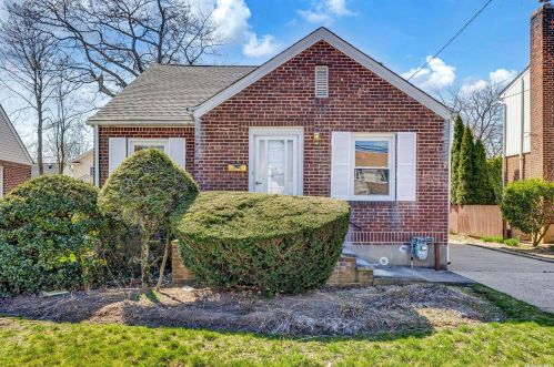 1710 Belmont Ave, New Hyde Park, NY 11040-4054