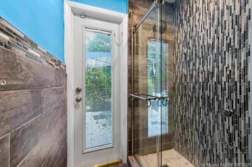 1961 56th Way, Hollywood FL  33021-3813 exterior