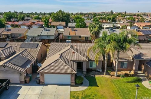 318 Misty Meadow Dr, Bakersfield, CA 93308-7858