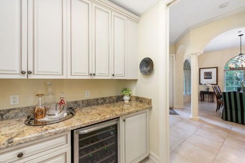 4852 Boulevard Ct, Naples FL 34103-3048 exterior