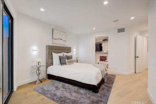 16627 Gilmore St, Van Nuys CA  91406-5610 exterior