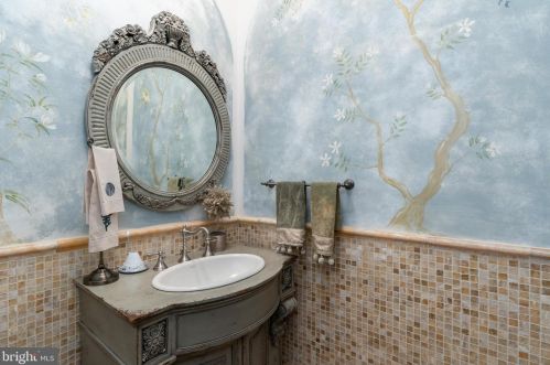 608 Kentland Dr, Great Falls VA  22066-1030 exterior