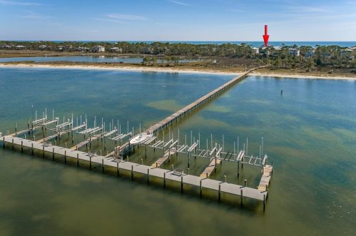 1641 Wayfarers Ct, Saint George Island, FL 32328-3124