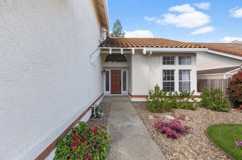 186 Baurer Cir, Folsom CA  95630-6786 exterior