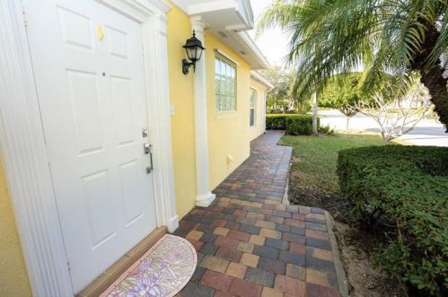 11249 Pembroke Dr, Fort Pierce, FL 34987-1952