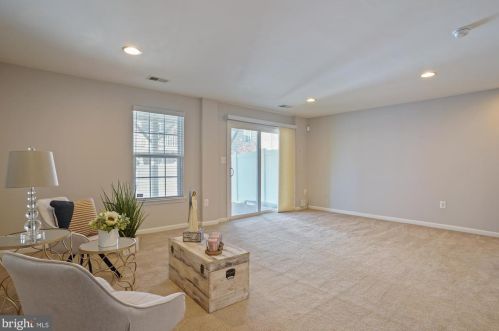 1739 Rockledge Ter, Woodbridge VA  22192-2512 exterior