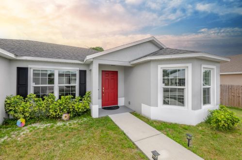 950 Versailles Ave, Fort Pierce, FL 34953-3260