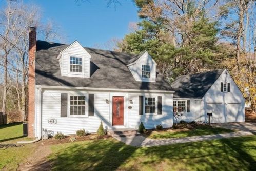 65 Park Ave, Weymouth, MA 02190-2545