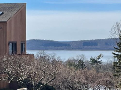 57 Hudson View Hl, Crotonville NY  10562-3329 exterior