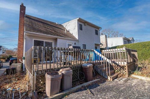 56 Cir Dr, Elwood NY  11731-1211 exterior