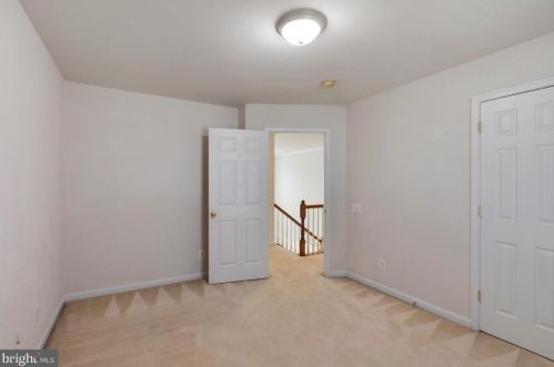 8987 Birch Bay Cir, Lorton VA  22079-5660 exterior