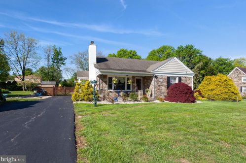 1824 James St, Norristown, PA 19403-2825