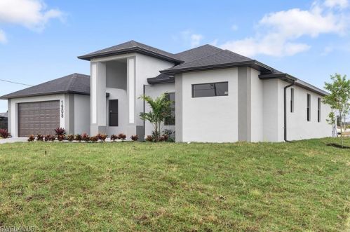 1908 14 St, Cape Coral FL  33909-1643 exterior