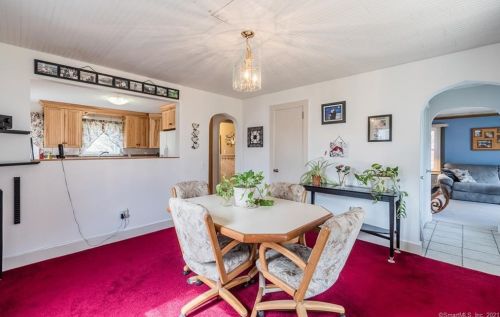 996 Hartford Tpke, Waterford CT  06385-4035 exterior