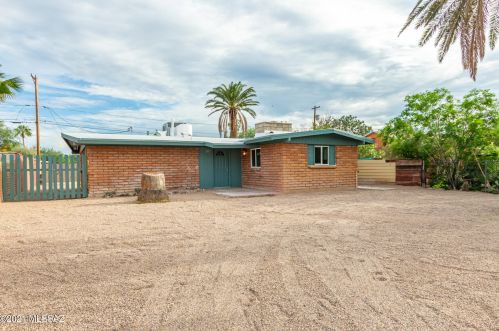3252 26th St, Tucson, AZ 85713-2209