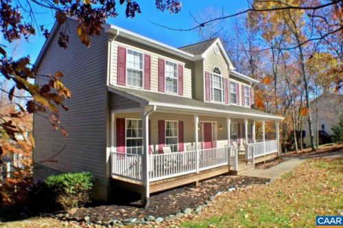 38 Woodlawn Dr, Bybee, VA 22963-2732