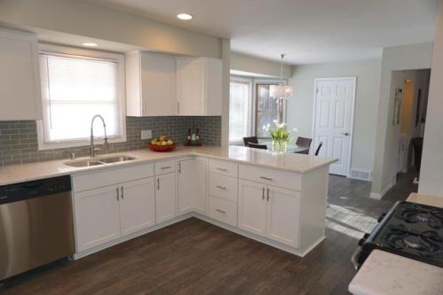 9015 Greenacre Ct, Greendale, WI 53129-1546