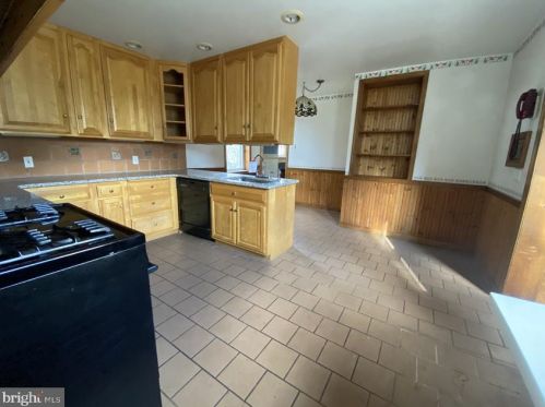 408 Waring Rd, Melrose Park, PA 19027-2424