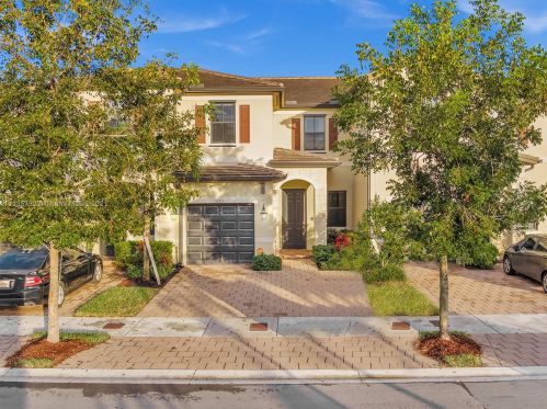 10315 32nd Ln, Hialeah, FL 33018-1703