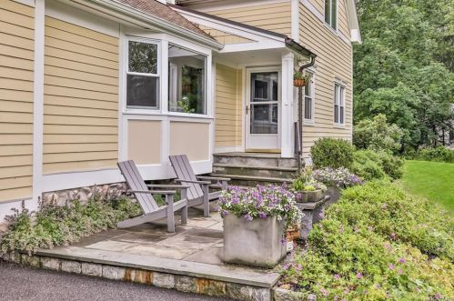 18 Woodbrook Rd, Pleasantville, NY 10570-2511