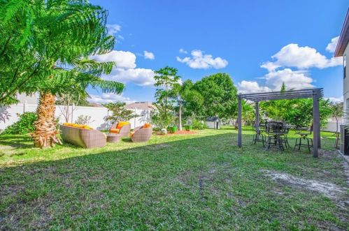 2094 Keel Way, Kissimmee FL 34744-5930 exterior