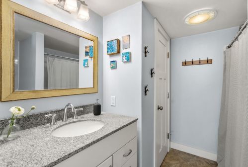 24 Old Rochester Rd, Dover NH  03820-2100 exterior