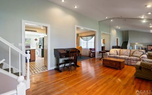 2 Perry Rd, East Brunswick NJ  08816-1324 exterior