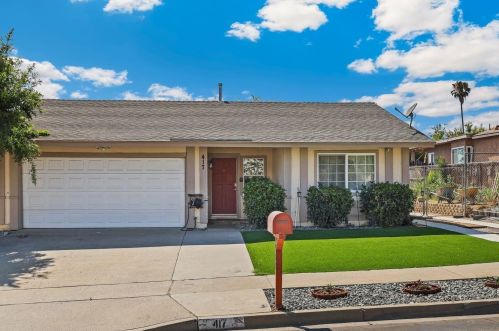 417 Garey Dr, Vista, CA 92084-3107