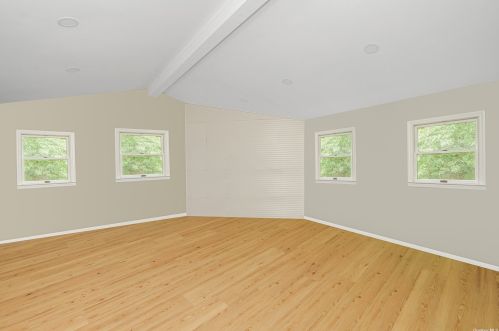 195 Franklin Rd, Oakdale NY  11769-2243 exterior