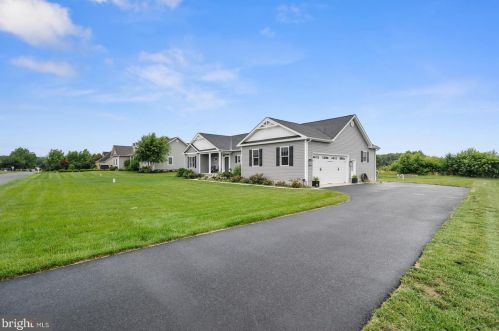 3 Horseshoe Dr, Slaughter Beach, DE 19963-2103