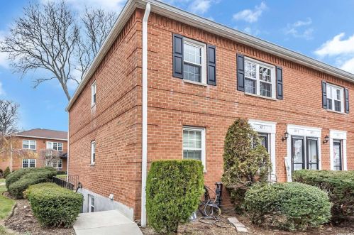 307-02 Hicksville Rd, Bethpage NY  11714-3460 exterior